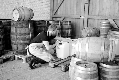 為應(yīng)對(duì)醫(yī)療用品需求 比利時(shí)啤酒廠(chǎng)轉(zhuǎn)產(chǎn)醫(yī)用酒精