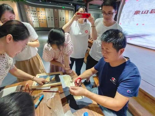 非遺進(jìn)社區(qū)之麥秸畫(huà)制作