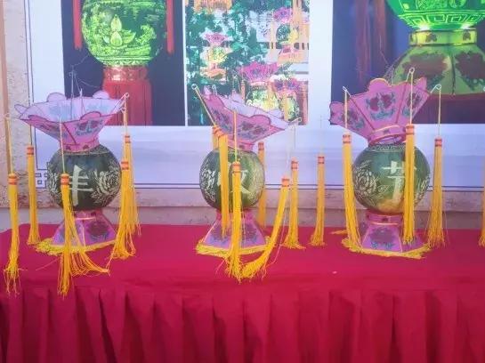 麥秸畫里的豐收頌歌 北京農(nóng)展館首屆中國(guó)農(nóng)民豐收節(jié)主場(chǎng)活動(dòng)圓滿舉辦